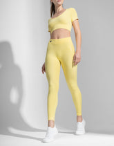 BASSIC YELLOW SEAMLESS (FREE TOP)